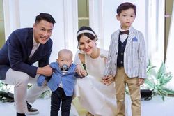 Cuộc sống của 'gà cũ' Khắc Tiệp sau 7 năm kết hôn với nam cầu thủ tai tiếng