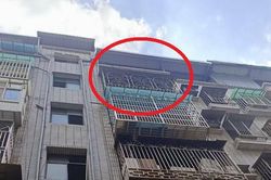 Phòng trọ bỏ trống 2 năm bỗng bốc mùi hôi thối nồng nặc, chủ nhà lên kiểm tra dọn dẹp thì ám ảnh với những gì chứng kiến