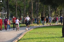 Cận cảnh bên trong 'công viên lớn nhất Thủ đô' sắp được dỡ bỏ hàng rào