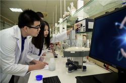 Tăng học phí: Đừng 'gây sốc' cho người học