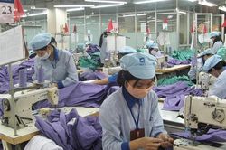 Doanh nghiệp đau đầu vì lao động mắc Covid-19 tăng cao