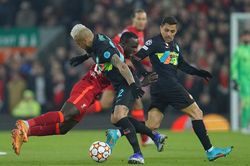 Bị cột dọc, xà ngang từ chối bàn thắng, Liverpool toát mồ hôi vào tứ kết Champions League