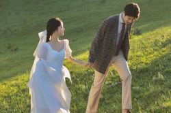 Cưới vội là dại mà yêu lâu cũng dở, mấy ai biết 'thời điểm vàng' để kết hôn?