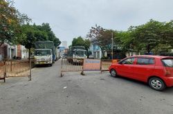 Biến lòng đường thành điểm đỗ xe