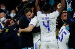 Cổ động viên phấn khích với hình ảnh ăn mừng 'không đụng hàng' của sao Real Madrid