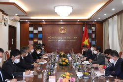 Bộ trưởng Nguyễn Kim Sơn tiếp Cố vấn đặc biệt Liên minh Nghị sĩ Hữu nghị Nhật - Việt