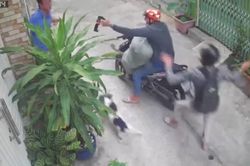 2 thanh niên chích điện trộm chó, bị phát hiện vẫn bình tĩnh dùng bình hơi cay xịt thẳng mặt người dân