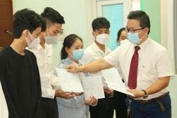 Giáo dục Khuyến học Trao 40 suất học bổng VESAF cho sinh viên Đại học Huế