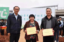 Bà lao công mới học hết lớp 4 trở thành giảng viên gây sốt mạng
