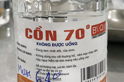 Cảnh báo cồn công nghiệp độc hại được bán tại các nhà thuốc