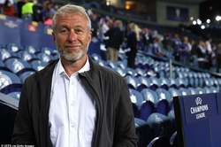 Anh phong tỏa tài sản của tỷ phú Roman Abramovich, cấm Chelsea chuyển nhượng