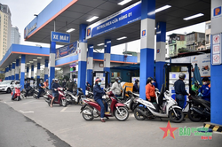Giá xăng liệu có tăng sốc vào chiều nay, 11-3?
