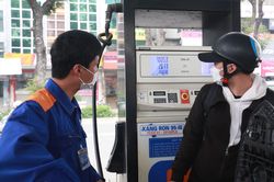 Doanh nghiệp đầu mối xăng dầu 'mở mắt' là lỗ hàng chục tỷ đồng