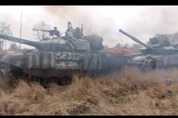 Nga kéo thiết giáp chiến lợi phẩm từ Ukraine về nhập kho!