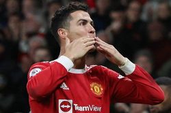 Vết gợn trong cú hat-trick của Ronaldo