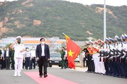 Thủ tướng dâng hương tưởng niệm chiến sĩ Gạc Ma, thăm Lữ đoàn Tàu ngầm và Vùng 4 Hải quânTin khácGhi dấu màu áo xanh tuổi trẻSẵn sàng các điều kiện đón khách du lịch quốc tế