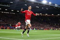 Màn trình diễn siêu đẳng giúp Ronaldo đi vào lịch sử bóng đá thế giới