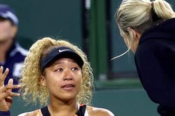 BNP Paribas Open 2022 - Ngày 5: Sốc ở giải nữ, Osaka bật khóc