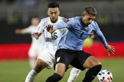 Tin bóng đá MU 14/3: MU theo đuổi Araujo, Atletico tổn thất lực lượng nặng nề