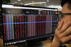Bán mạnh, VN-Index giảm hơn 20 điểm phiên đầu tuần