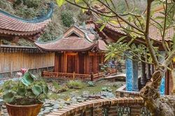 Tìm về bình yên ở ngôi chùa nằm giữa rừng núi hoang sơ Hà Nam