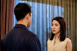 Nửa đêm nghe tiếng đập cửa uỳnh uỳnh, gái trẻ ra ngoài thì chết sững khi thấy người đàn ông ướt sũng đứng trước mặt mình
