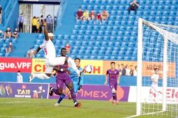 V.League 2022 xong màn khởi động: SLNA 'từ chối' ngôi đầu