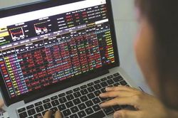 Nhóm cổ phiếu hàng hóa bị bán sàn hàng loạt, VN-Index 'bốc hơi' hơn 20 điểm
