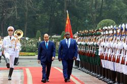 Chủ tịch nước Nguyễn Xuân Phúc chủ trì Lễ đón Tổng thống Sierra Leone