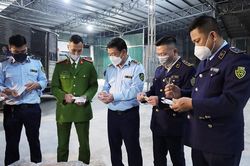 Hà Nội: Thu giữ lô kit test Covid-19 và thuốc tân dược trị giá trên 10 tỷ đồng