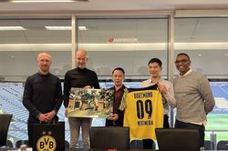 Quyền Chủ tịch VFF thăm và làm việc với đại diện các CLB tại Bundesliga