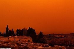 Châu Âu bị 'tấn công' bởi bão bụi bất thường từ sa mạc Sahara