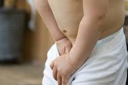 Cha mẹ sợ Covid-19, bé trai phải cắt bỏ tinh hoàn