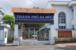 Phê bình hiệu trưởng vụ giáo viên tố bị buộc ký khống vào học bạ