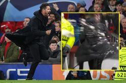 MU thua trận, CĐV trút giận vào... Simeone