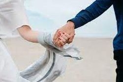 Bất chấp tất cả để chạy theo tình trẻ và ngày trở về cay đắng của người đàn bà 60 tuổi