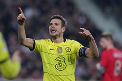 Chelsea vào tứ kết Champions League