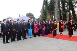 Đông đảo du khách tham dự Lễ khai hội Tây Thiên