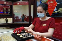 Fed tăng lãi suất: Giá vàng trong nước sáng 17/3 tăng 200 nghìn đồng/lượng