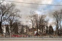 Nga tố lực lượng Azov đánh sập nhà hát Mariupol