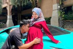 Mua hẳn xe sang Lamborghini tặng chồng để thưởng công chăm vợ đẻ