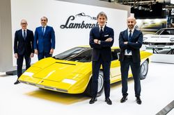 Lamborghini sắp khai tử động cơ V12, chuyển sang xe hybrid