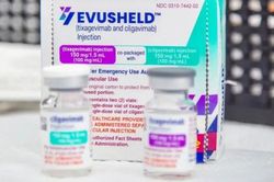 Evusheld là thuốc, không phải là 'siêu vaccine'