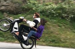 Điện Biên: Triệu tập nhóm 'quái xế' tuổi teen náo loạn đường phố về đêm