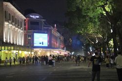 Hà Nội: Phố đi bộ đông đúc, chưa có nhiều hoạt động ngày đầu mở lại