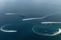 Nga khóa đường ra biển Azov của Ukraine