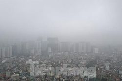 Hà Nội chìm trong làn sương mù dày đặc