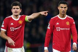 'Maguire nên trao băng đội trưởng MU cho Ronaldo'