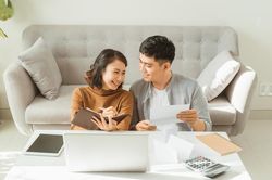 5 mẹo tiết kiệm tránh 'rỗng túi' khi giá xăng dầu, chi phí sinh hoạt tăng cao
