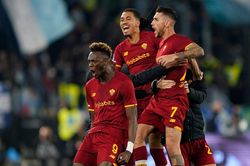 Thầy trò Mourinho thăng hoa ở derby thành Rome